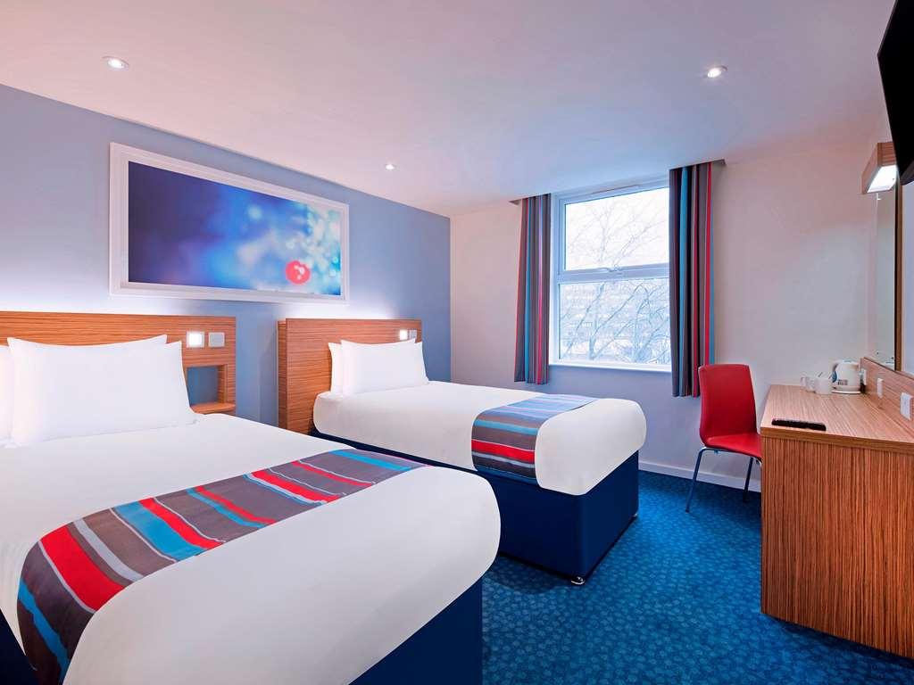 Travelodge Cameron Toll Hotel Edinburgh Oda fotoğraf